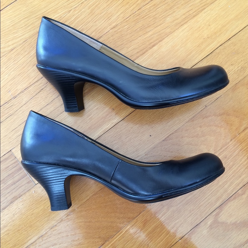 Softspots Arcadia black Salma heel Sz 7